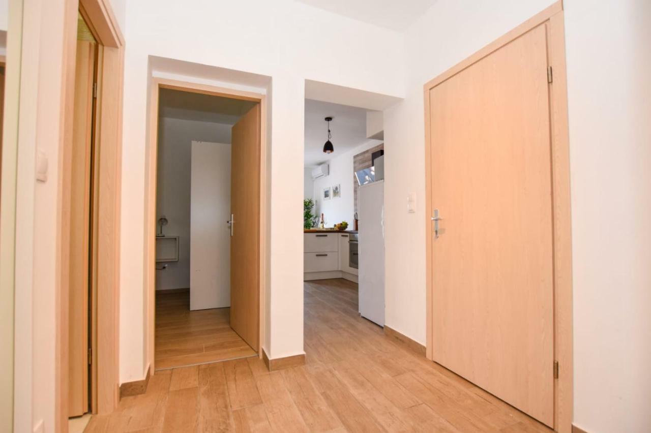 Apartments Milena 8 Mandre Buitenkant foto